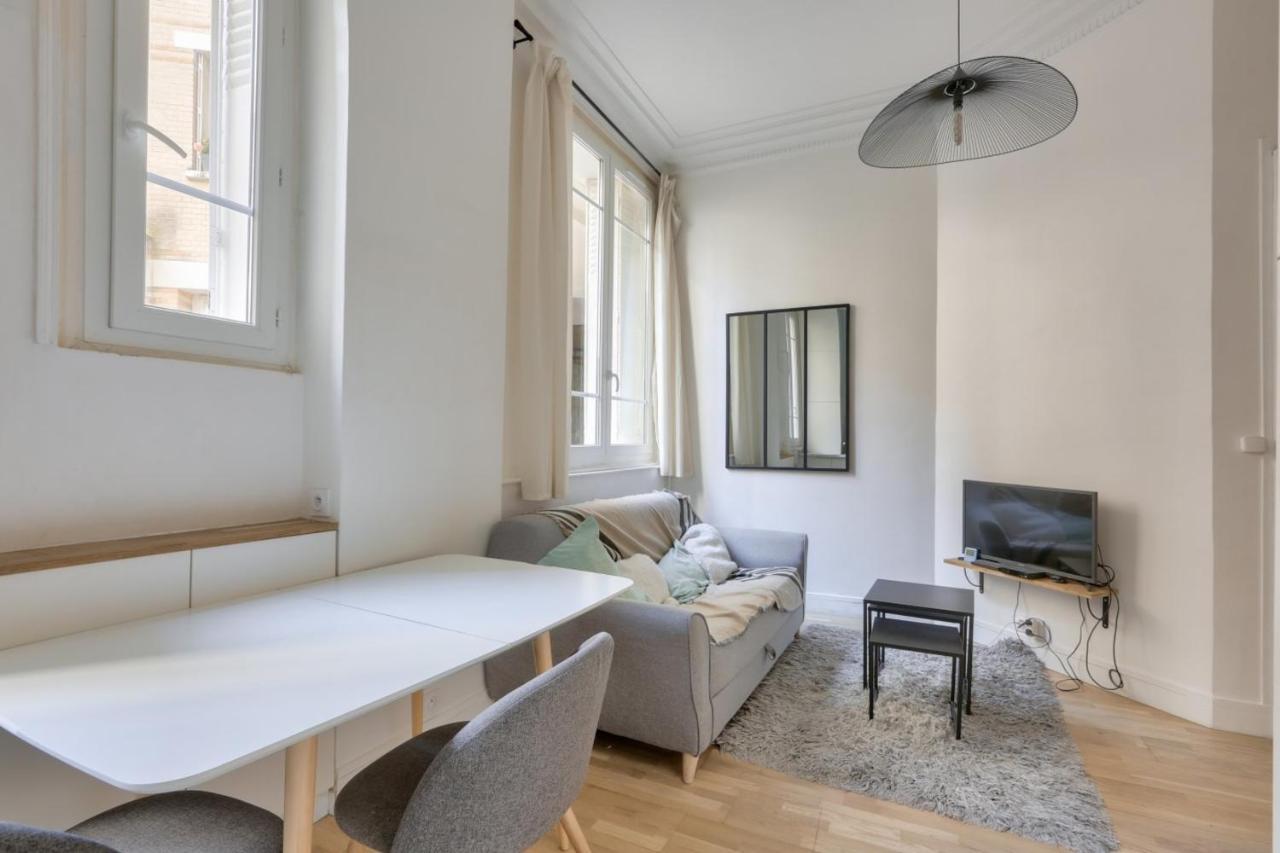 Charming Studio - Paris 18Th District Apartment Bagian luar foto